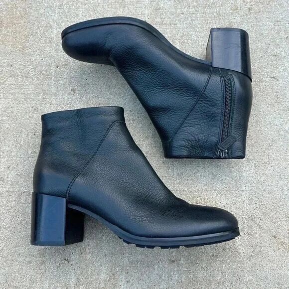 Aquatalia Everett Leather Black Block Heel Zip Up Ankle Bootie Women’s Size 7.5 - Picture 1 of 12